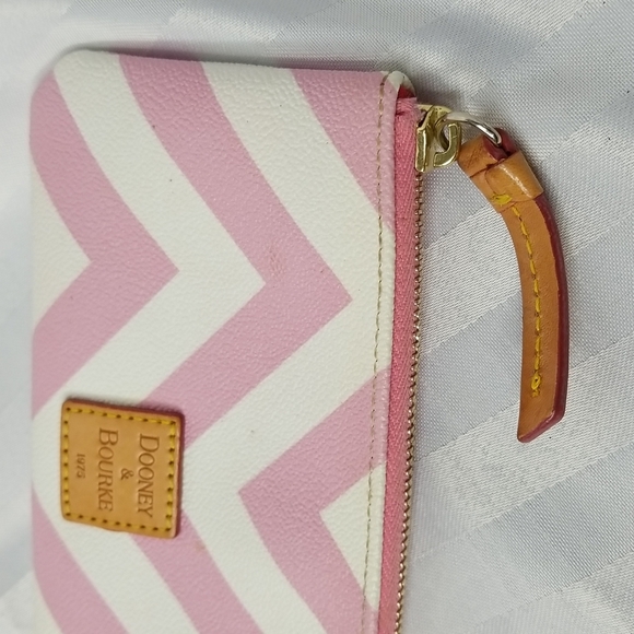 DOONEY & BOURKE PINK & WHITE WRISTLET ZIP TOP - Picture 4 of 8